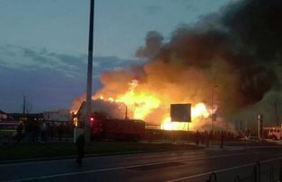 Incendiu de proportii la un hotel din Cluj. 40 de oameni au fost evacuati
