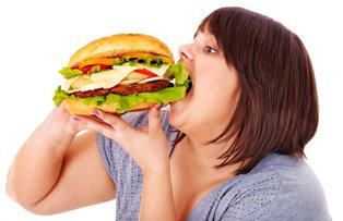 Cate calorii are un hamburger. Comparatie cu shaorma si alte mancaruri rapide pe placul romanilor
