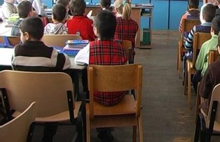 O invatatoare din Constanta si-a scos sutienul in clasa, in fata elevilor. Parintii sunt revoltati