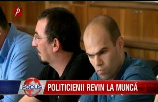 Politicienii revin la muncă