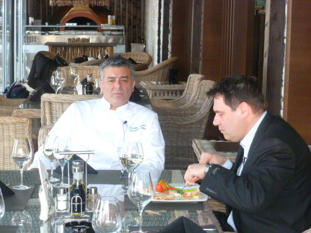 Dan Silviu Boerescu si bucatarul Joseph Hadad gatesc la “Secrete de Stil”