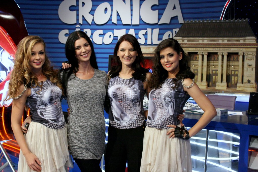 Cârcotaşii au o nouă Bebeluşă. Roxana Niculae şi-a făcut debutul în prima ediţie a “Cronicii”