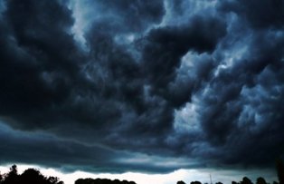 Alerta meteo: Ploi abundente in toata tara si descarcari electrice