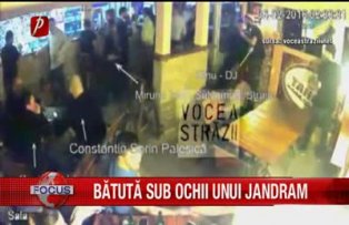 Batuta sub ochii unui jandarm