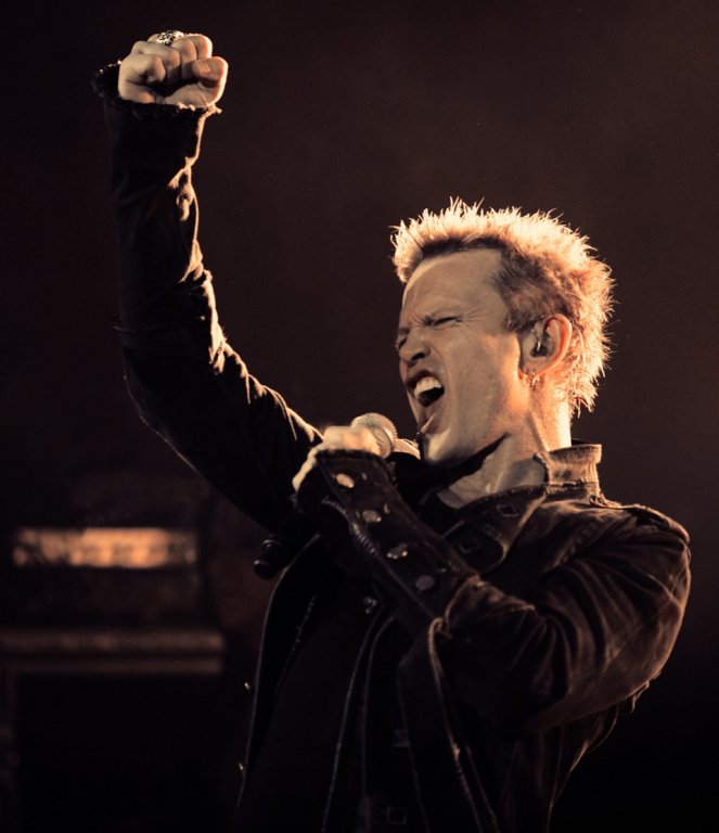 Billy Idol: biletele din faţa scenei, epuizate