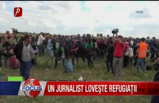 Un jurnalist loveşte refugiaţii