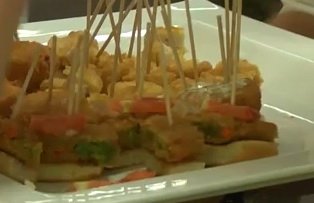 Experiment inedit! Specialiştii în alimentaţie au spus că mâncarea de la un celebru fast food este ”o gustare bună”, ”delicioasă” şi ”bogată”.