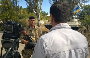 Povestea românilor care luptă în Ucraina, marţi seara, la Adevărul despre România