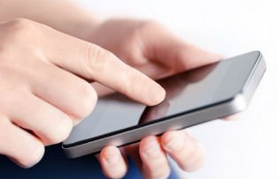 Studiu alarmant: smartphone-ul da dependenta. Cat timp stam cu ochii in telefon in fiecare zi