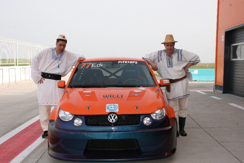 Marţi 31 mai, Trăsniţii descind la cel mai lung circuit de viteză auto din România