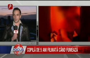 Copila de 5 ani filmata cand fumeaza