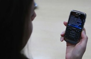 Adevarata conexiune dintre telefoanele mobile si cancer. Ce schimbari ar trebui sa faci