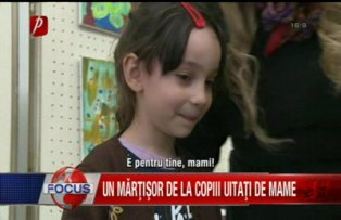 Un martisor de la copiii uitati de mame