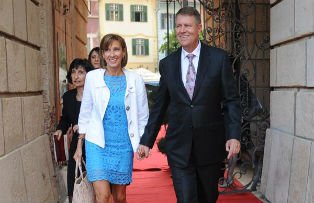 Ce salariu are Carmen Iohannis, sotia presedintelui Klaus Iohannis