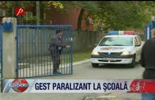 Gest paralizant la scoala.