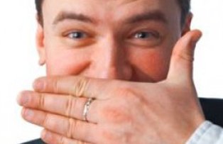 Respiratie urat mirositoare? Afla care sunt cauzele si cum poti scapa de ea