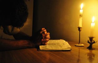 Biserica avertizeaza. Rugaciunile de exorcizare pot sa atraga Diavolul. Cum se citesc corect