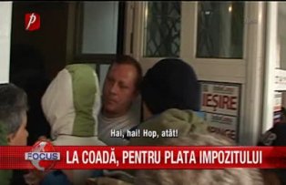 La coada pentru plata impozitului