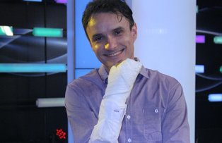 Angel Popescu şi-a rupt mâna la filmări!
