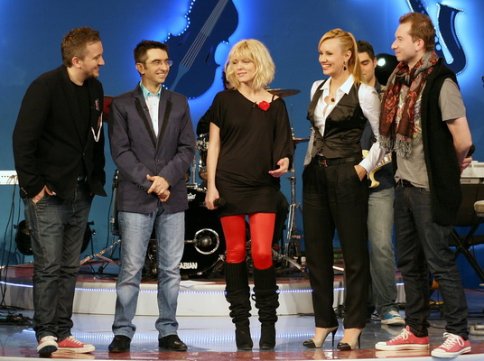 Carcotasii va trimit la Budapesta, iar Hi-Q va canta, la Prima TV