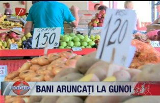 Bani aruncati la gunoi
