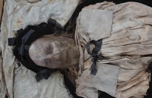 VIDEO / Descoperire bizara in sicriul unui episcop mort acum 350 de ani. Cercetatorii nu au nicio explicatie