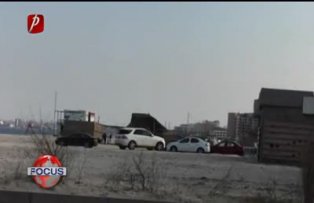 Cu maşinile pe plajă