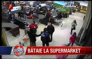 Bătaie la supermarket