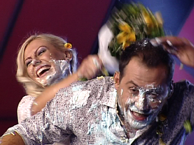 Stefan Stan o saruta pe Andreea, la Killer Karaoke