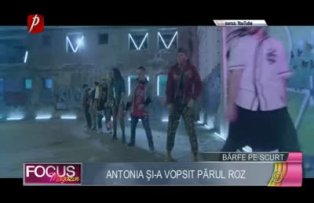 Antonia şi-a vopsit părul roz