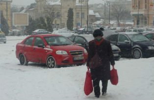 Vremea se incalzeste usor, dar va fi tot geroasa. Prognoza meteo pentru doua zile