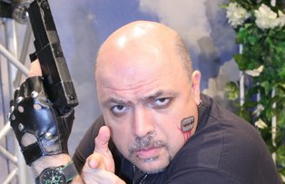 De ziua lui Anarhie, La TV surprizele sunt... explozive