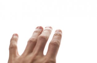 Iti tremura mainile? Ce boli ai putea sa ai