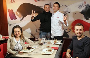 Bucătarii mănâncă pământ la Cireaşa de pe Tort