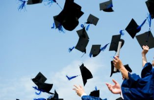 Au inceput inscrierile la scolile postliceale. Lista institutiilor acreditate
