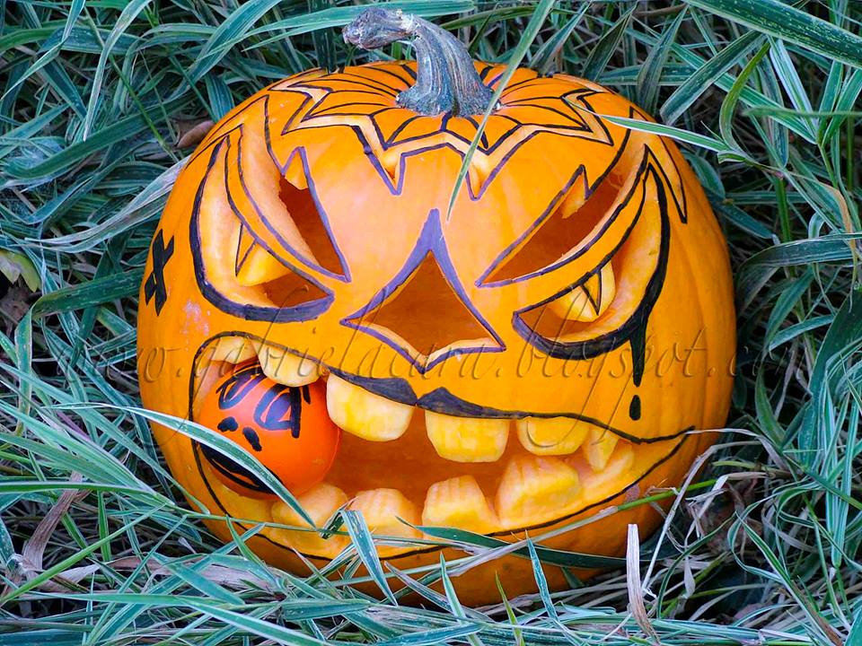 Constantin Zamfirescu, alias Gogoaşe, taie şi spânzură… dovleci de Holloween!