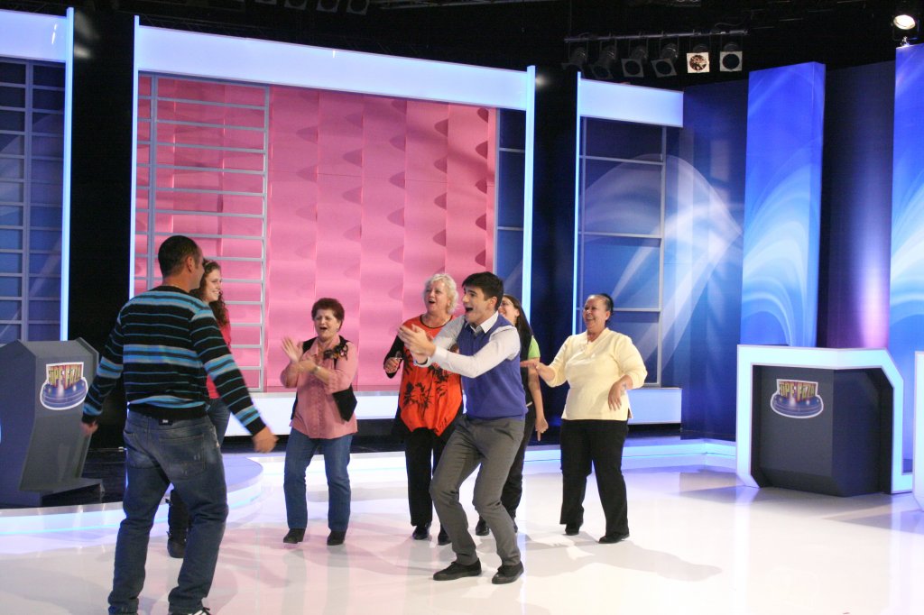 Fii pe fază! Alex Bogdan încinge o bătută modovenească, la Prima TV