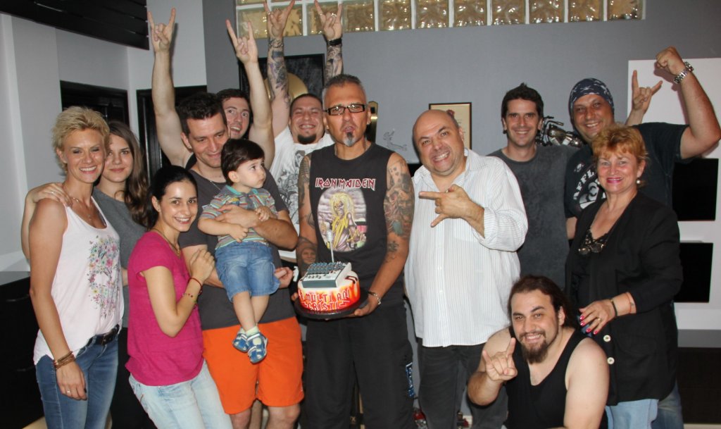 „Trăsnitul Gogoaşe” a pregătit torturi speciale pentru „Cârcotaşul” Cristi Hrubaru şi fiica lui