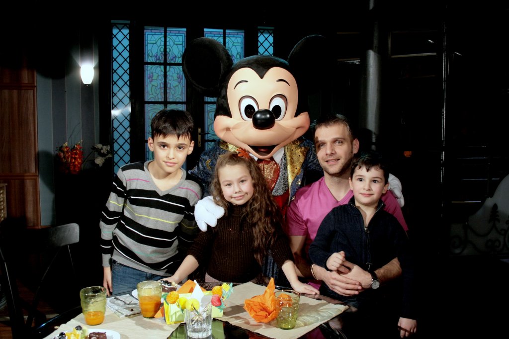 Mickey Mouse şi magicianul Michael Barron, invitaţi la „Copiii spun lucruri trăsnite”