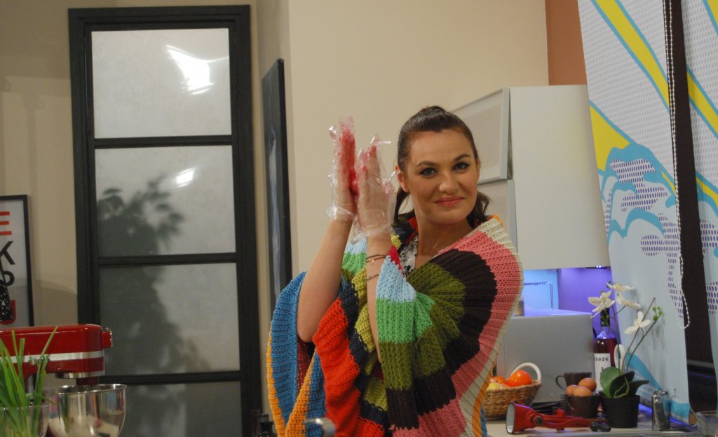 De Paste, Laura Belecciu vopseste ouale cu cirese