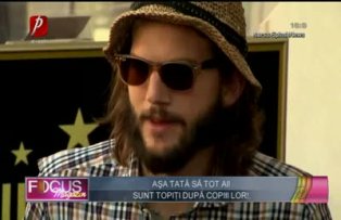 Aşa tată să tot ai! Sunt topiţi după copiii lor!