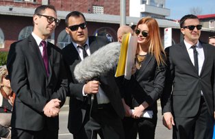 CRONICA CARCOTASILOR E AICI, LA PRIMA TV