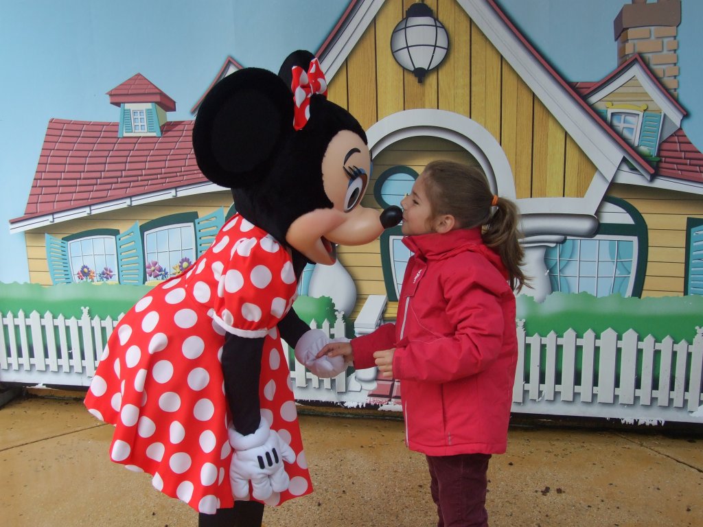 Florian Ghimpu şi-a dus fetiţa la Disneyland Paris