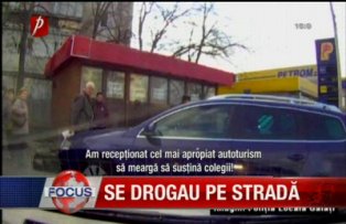 Se drogau pe strada