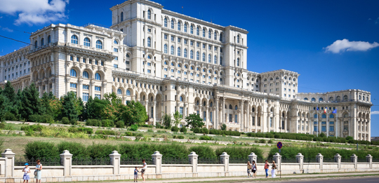 Un obuz din Al Doilea Război Mondial a fost descoperit în Curtea Palatului Parlamentului