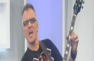 Consola de jocuri video, un bun profesor de chitară pentru Cristi Hrubaru
