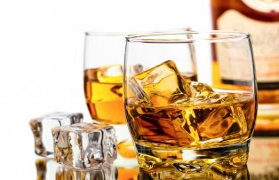 De ce NU slabesti daca bei alcool