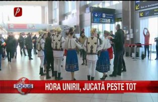 Hora Unirii jucata peste tot