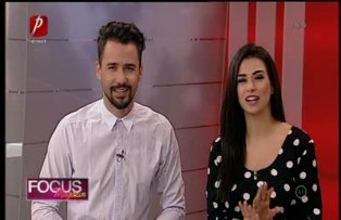 Ce contează că-s trecute de 40 de ani? Vedetele îşi iau iubiţi tinerei!