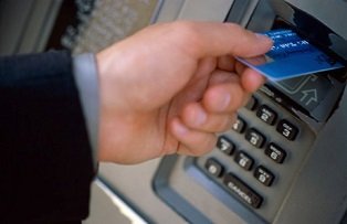 Ai un card de credit sau debit? Uite cum sa te feresti de fraude